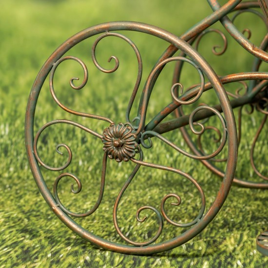 MAJESTIC EGG-SHAPED IRON CARRIAGE WITH CROWN