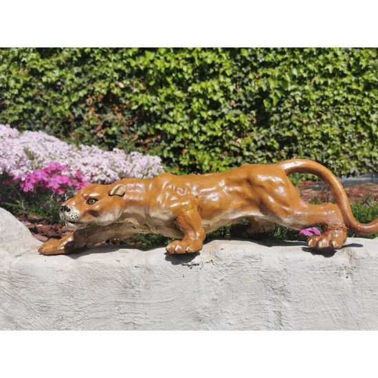 Amazing sculpture of a crawling panther - Colored cast iron
