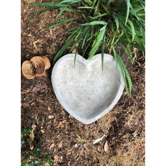 Stunning Stone Heart Garden Bird Bath/Feeder