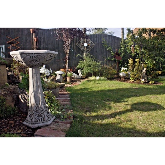 Stunning Freestanding Stone Art Noveau Garden Bird Bath