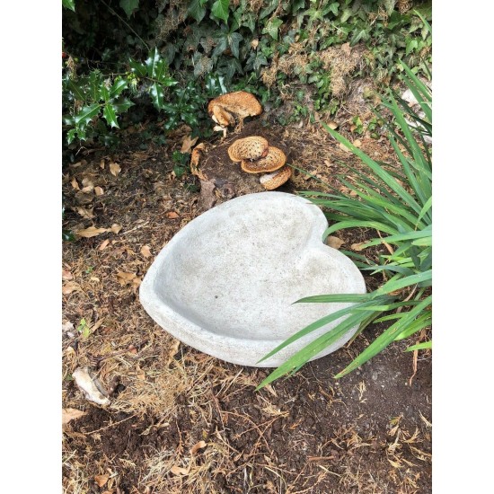 Stunning Stone Heart Garden Bird Bath/Feeder