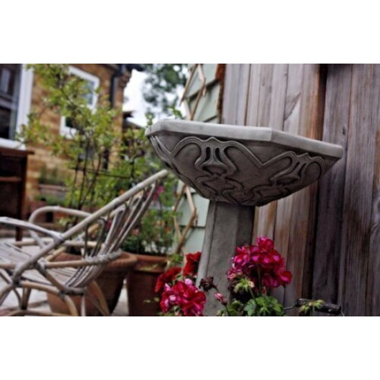 Stunning Freestanding Stone Art Noveau Garden Bird Bath