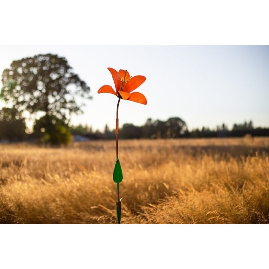 Lily Stake - Painted | Rusted Metal Yard Art | Garden Gifts | Metal Garden Art | Garden Bed Decor|