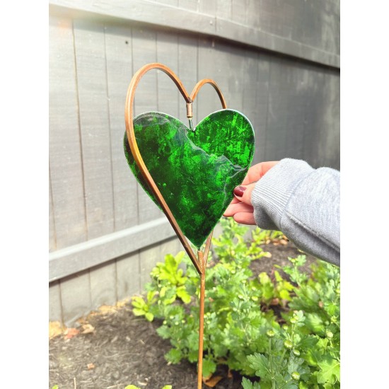 Green Heart Disc Garden Stake